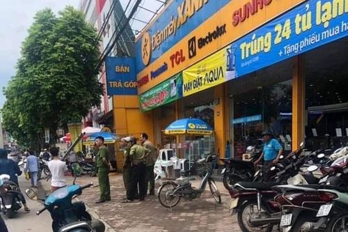 Bảo vệ siêu thị điện máy bị đâm gục trên vỉa hè