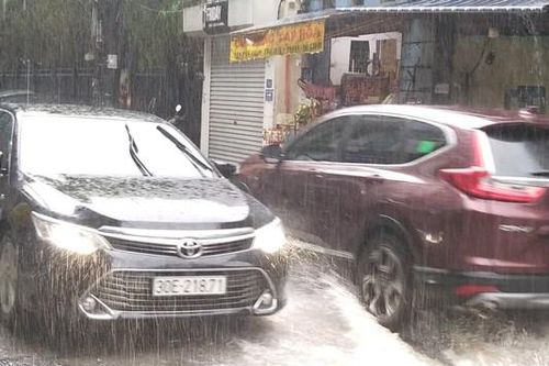 Ảnh hưởng của bão số 3: Hà Nội xuất hiện nhiều điểm ngập úng