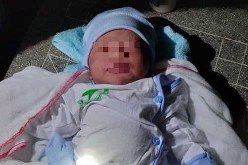 Thông tin mới nhất vụ bé trai sơ sinh bị bỏ rơi dưới chân cầu ở Sóc Trăng