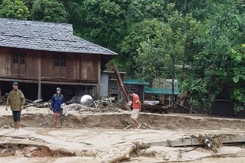 Hình ảnh nhiều bản làng ở Thanh Hóa bị cô lập hoàn toàn do mưa lũ