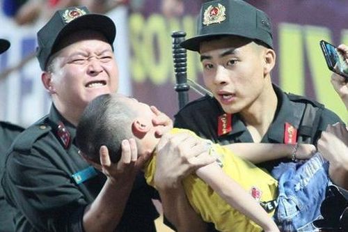 Có nên cho trẻ cắn tay khi lên cơn co giật?