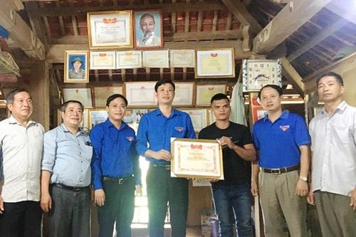Tôn vinh thanh niên cứu người khỏi dòng lũ dữ