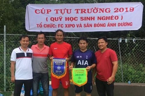 Giải bóng đá gây quỹ ủng hộ học sinh nghèo