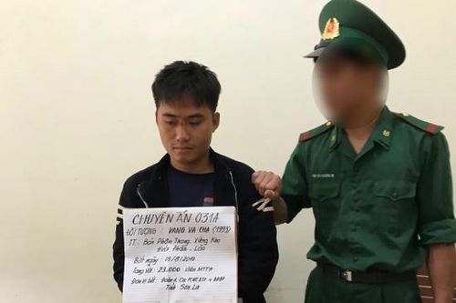 Bắt giáo viên người Lào vận chuyển 23.000 viên ma túy vào Việt Nam