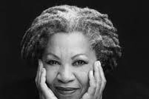 Di sản khổng lồ của nữ nhà văn Toni Morrison 'yêu dấu'