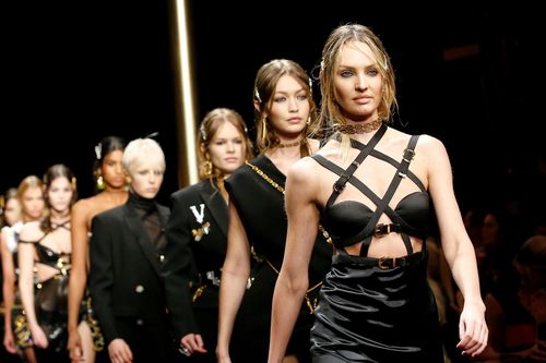 BST Thu Đông 2019 Versace: Sự trở lại lộng lẫy của một huyền thoại