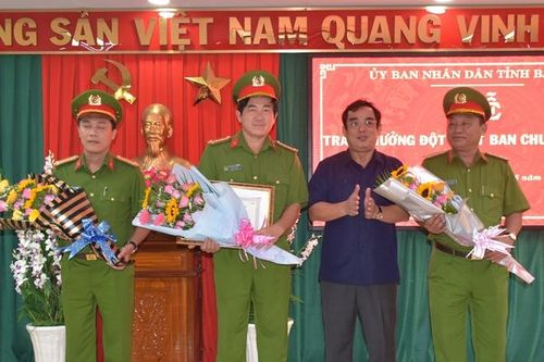 Khen thưởng Ban chuyên án triệt phá băng nhóm tội phạm nguy hiểm