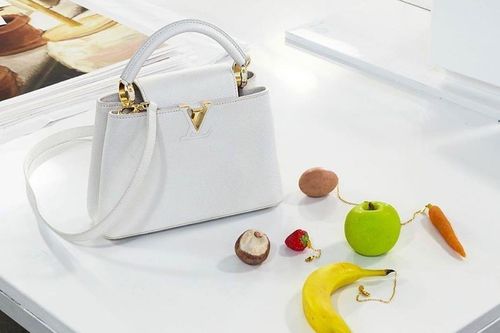 Louis Vuitton bắt khách trả 3.000 USD cho móc khóa hình chuối, táo