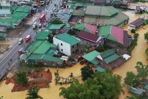 Đà Lạt mộng mơ chìm trong biển nước, một công an viên bị lũ cuốn trôi