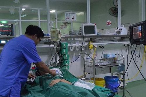 Đà Nẵng lần đầu tiên cứu sống bệnh nhi bằng máy hồi sức tim phổi