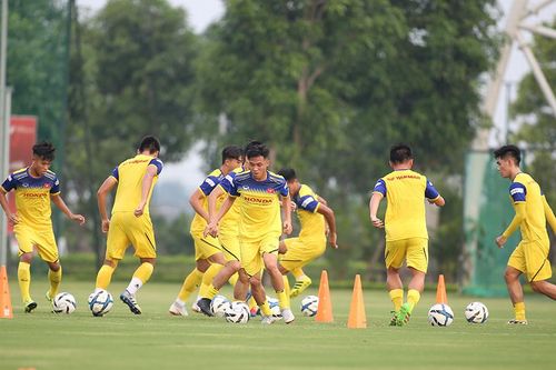 U22 Việt Nam hăng say luyện công, chờ thử lửa nhà vô địch Hong Kong