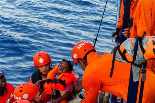 Tàu Ocean Viking cứu thêm 81 người ở ngoài khơi Libya