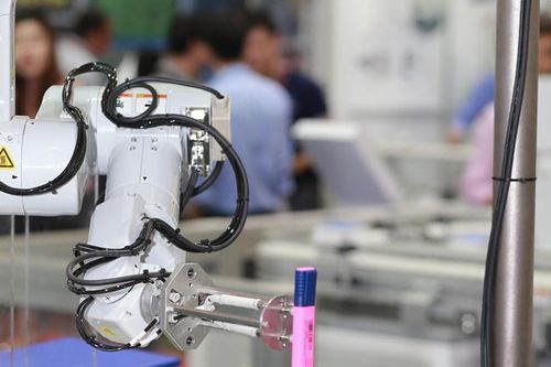 Sau máy in, máy chiếu, Epson mang robot công nghiệp đến Việt Nam