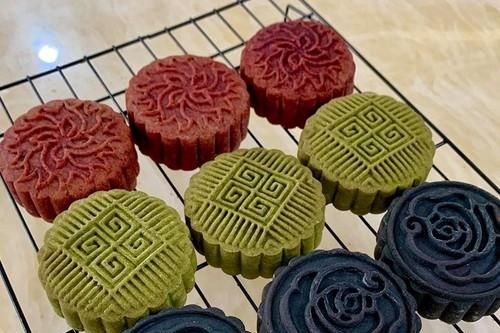 Bánh trung thu tinh than tre, cua huỳnh đế tràn chợ mạng, đủ mức giá
