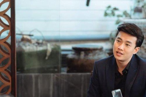 Bị đồn phẫu thuật thẩm mĩ, Quốc Trường đáp 'giận quá méc mẹ'