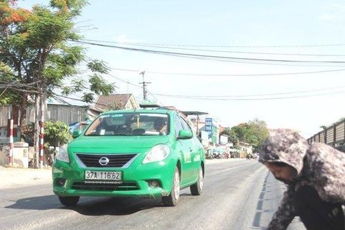 Quốc lộ nghìn tỷ vá víu chằng chịt, hằn lún vệt 'luống khoai'