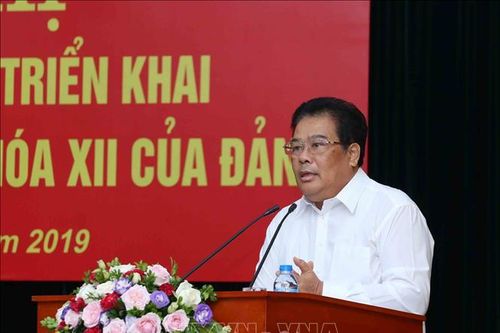 Xây dựng cán bộ, đảng viên trong các cơ quan Trung ương bảo đảm 'vừa hồng, vừa chuyên'
