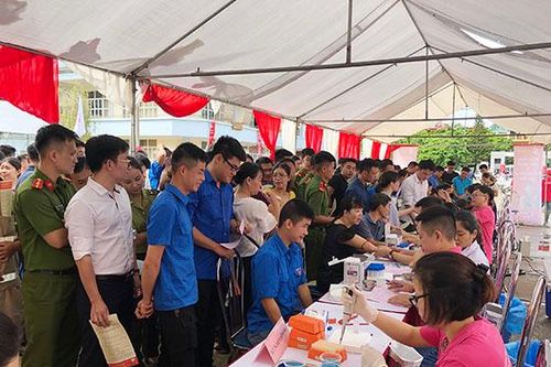 'Hành trình đỏ' - nghĩa cử hiến máu cứu người