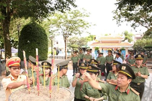 Cục Truyền thông CAND tri ân quê hương Đất Đỏ anh hùng