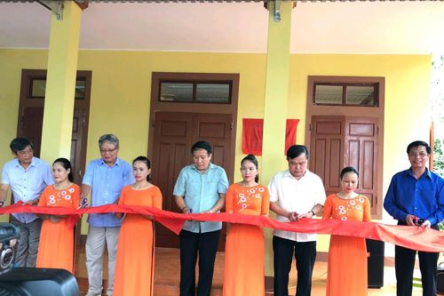 Khánh thành, bàn giao nhà tình nghĩa cho gia đình có công với cách mạng