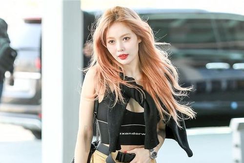 HyunA, Dương Mịch và dàn sao châu Á đang lăng xê mốt gì khi dạo phố?