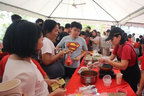 Việt Nam tích cực tham gia hội chợ từ thiện tại Malaysia