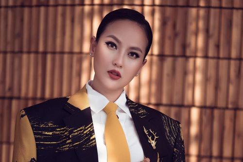 Với thân hình phát tướng, Khánh Ngân đã chọn trang phục thế nào?