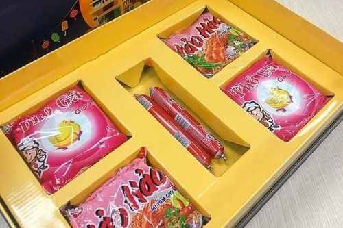 Tưởng được sếp hộp bánh trung thu sang chảnh, ai ngờ mở ra mới 'ngã ngửa'