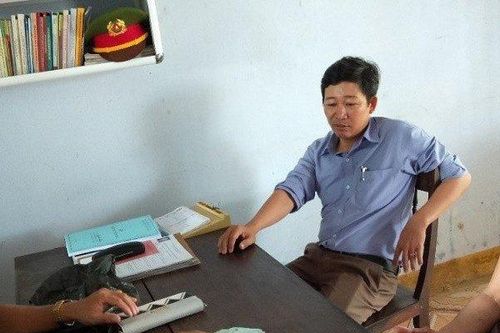 Thầy hiệu phó trả lại 20 triệu đồng cho người phụ nữ đánh rơi