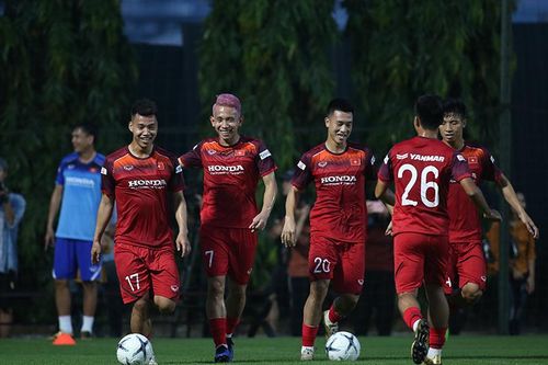 Văn Hậu, Trọng Hoàng báo tin vui, Hồng Duy khoe tóc mới