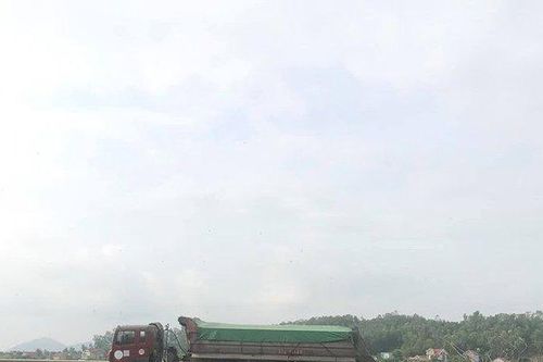 Va chạm với xe tải, vợ tử vong, chồng nguy kịch