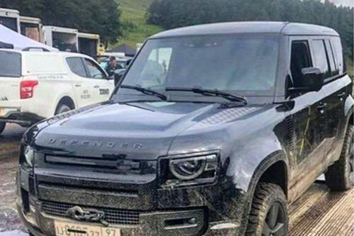 Land Rover Defender 2020 lộ diện trong phim James Bond mới