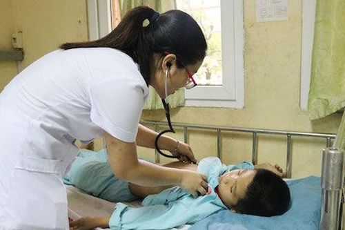 Liên tiếp trẻ nhập viện có biến chứng nguy hiểm do bị ong đốt