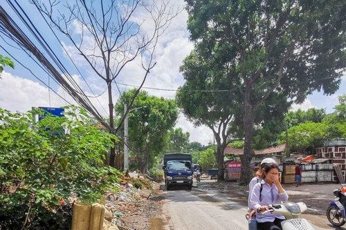 Hà Nội: Dân bức xúc vì bãi rác hôi thối gần trường học, bủa vây lòng đường
