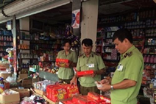 Tiêu hủy hơn 1.700 chiếc bánh nướng, 10 hộp bánh trung thu không rõ nguồn gốc