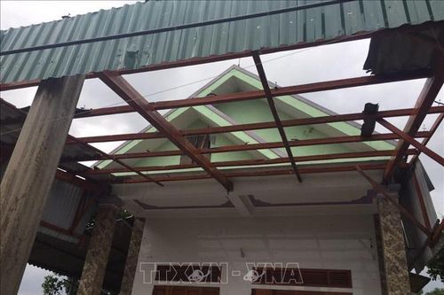 Lốc xoáy làm hư hỏng hàng chục ngôi nhà tại thị xã Kỳ Anh, Hà Tĩnh