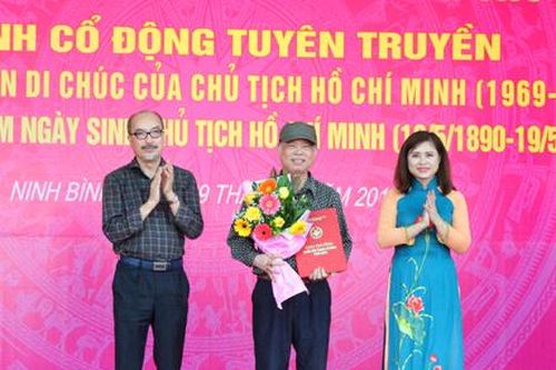 Khai mạc triển lãm và trao thưởng tranh cổ động tuyên truyền 50 năm thực hiện Di chúc của Chủ tịch Hồ Chí Minh