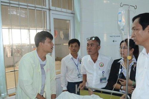 Phó Chủ tịch tỉnh thăm hỏi các nạn nhân vụ cháy ở Cà Mau