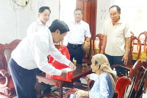 Trọn nghĩa vẹn tình với người có công
