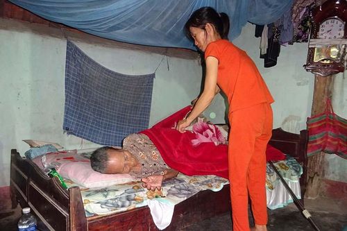 'Thân cò lặn lội...'
