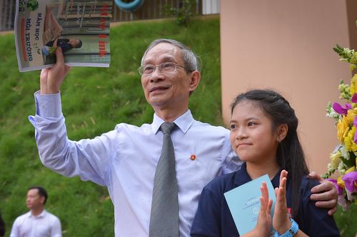 Lễ khai giảng không bóng bay mang tên học sinh Nguyệt Linh