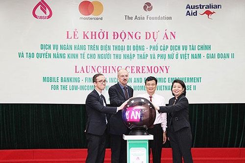 Khởi động dự án dịch vụ ngân hàng số cho người thu nhập thấp và phụ nữ