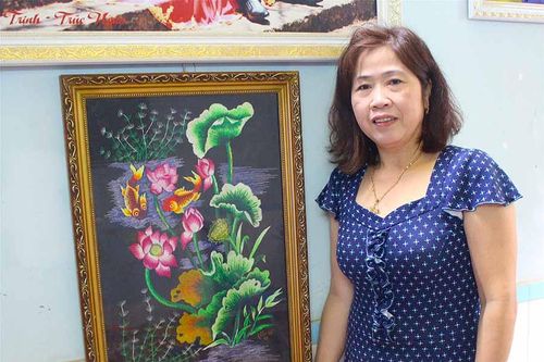 Nặng lòng với nghề thêu truyền thống