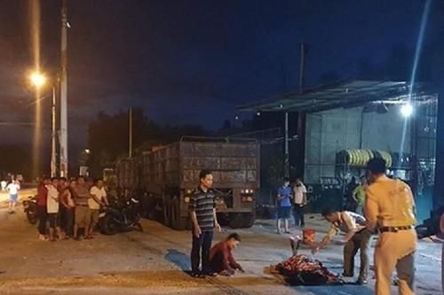 Chui vào gầm xe đầu kéo, người phụ nữ tử vong thương tâm