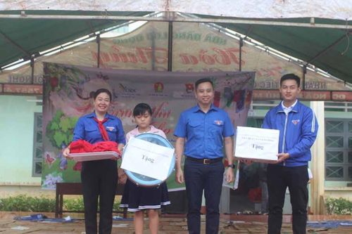 Trung thu đến sớm với học trò nghèo