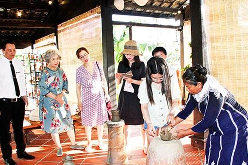8 tháng, đón hơn 2,5 triệu lượt khách quốc tế