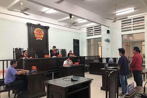 Rủ nhau đánh người 'nhỏ mà láo'