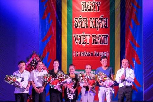 Văn hóa - Nghệ thuật Thông tin văn hóa Tôn vinh sân khấu truyền thống