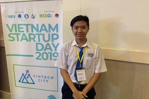 Founder lớp 12, thu 7.000 USD/năm từ nền tảng hỏi bài trên mạng