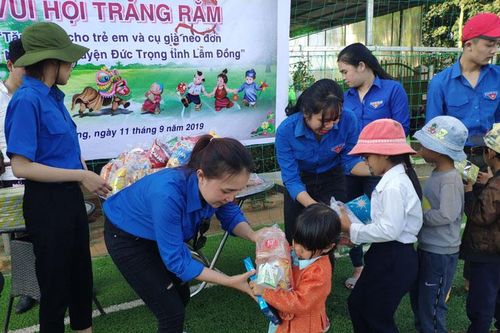 Đoàn trường Cao đẳng Sư phạm Đà Lạt tổ chức các hoạt động từ thiện xã hội tại xã N'Thol Hạ